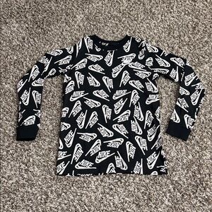 Nike Boy Graphic Long Sleeve Size M